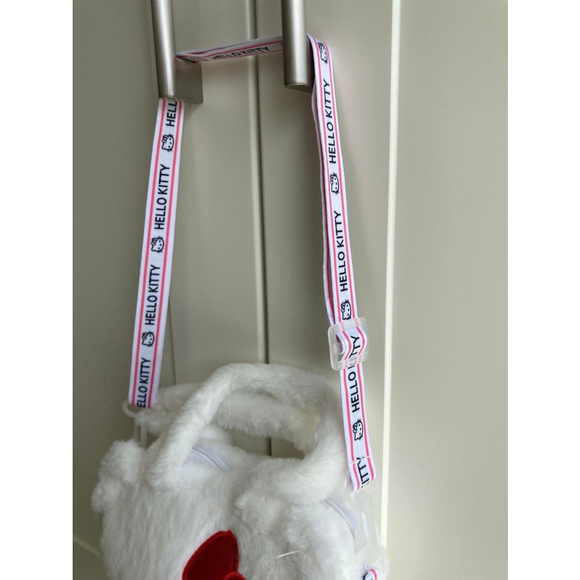 Hello Kitty plush purse with strap - Picture 3 of 6